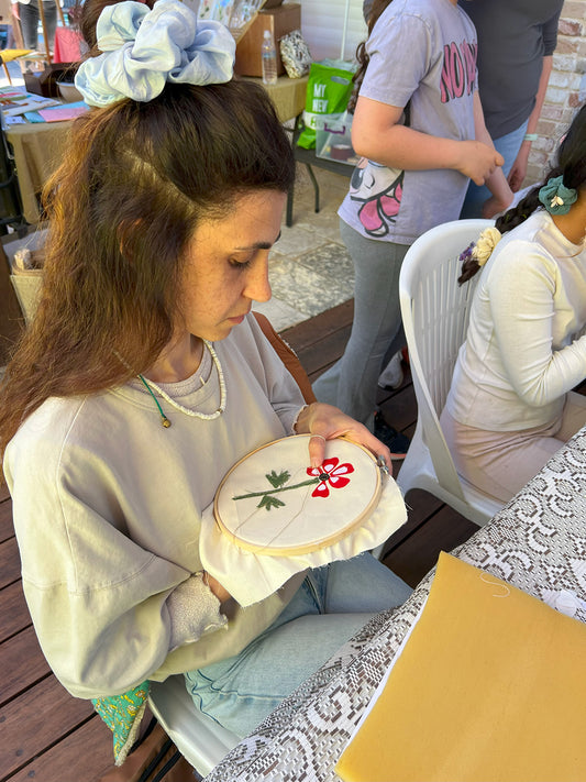 סדנת תפירת תמונת פרח אביבי